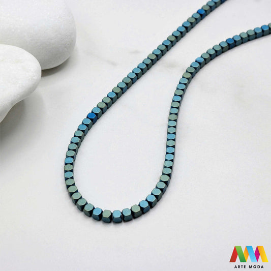 hematit krvavi kamen poludragi mineral metalni sjaj kvarc zrcalo kristal prirodni metalik meditacija zaštita repromaterijal Hematit (ili krvavi kamen) je prirodni mineral smeđe sive ili crne boje karakteriziran prisustvom hladnog metalnog sjaja Vjeruje se da pomaže u jačanju volje samopouzdanja i povezanosti s majkom zemljom Nakit izrađen od njega fascinira svojim tajanstvenim zrcalnim sjajem