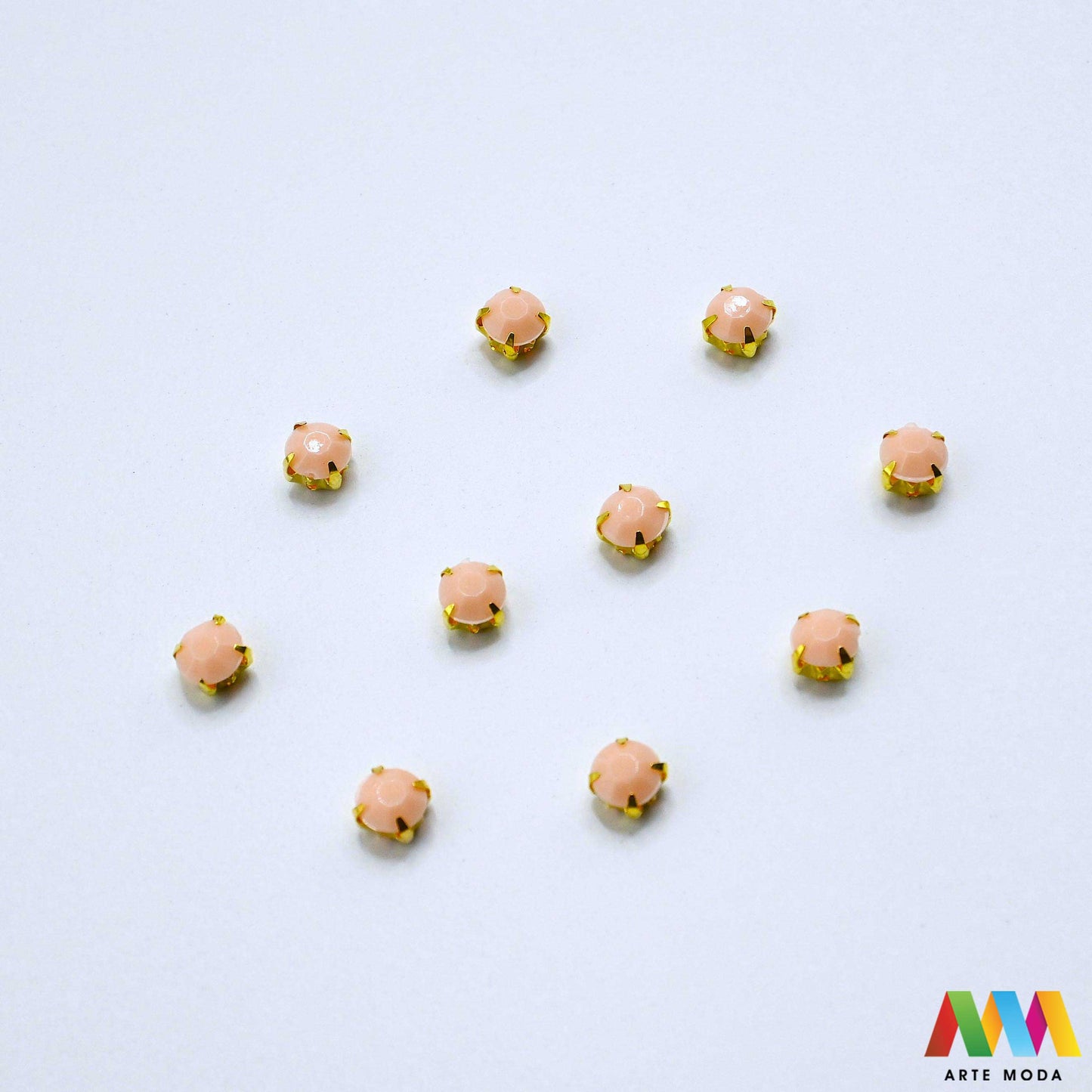 cirkoni stakleni metalni kalup blještavo sjajno perle privjesci rhinestones šivanje lijepljenje nakit glamur kostimi dekoracije ukrasi kalupu cirkon kopči blještavi Postignite maksimalan sjaj s staklenim cirkonima u metalnom kalupu Ovi blještavi cirkoni su sigurno fiksirani i spremni za šivanje lijepljenje ili nizanje Idealni za izradu glamuroznog nakita ukrašavanje kostima i svečane dekoracije Brz jednostavan i elegantan put do blistavog "uradi sam" projekta arte moda repromaterijal