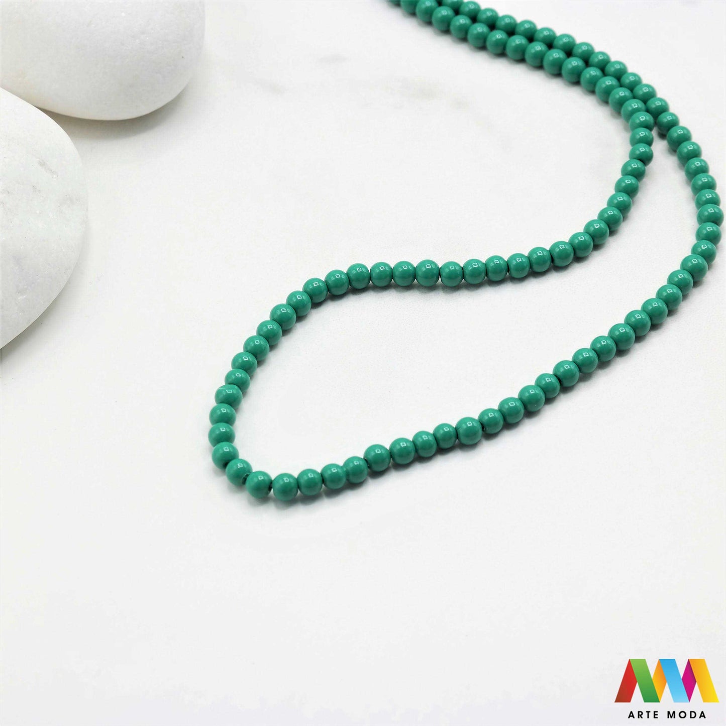 stakleni niz staklo perle zrna zrno staklena perla okrugle okrugla Staklene okrugle perle koje služe za nizanje i izradu nakita poput narukvica i ogrlica te torbica i ostalih modnih dodataka