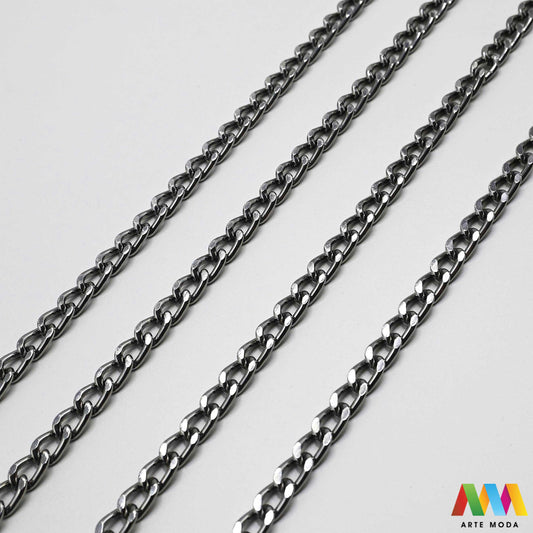 aluminijski lanac torbe ruksak nakit lagani izrada aluminij DIY materijal remen ogrlice narukvice karike ručke pribor komponente ukrasni repromaterijal Želite lagan i trendi materijal Aluminijski lanci savršeni su za vaše projekte Idealni su za izradu laganih remena za torbe ili statement nakita ogrlice narukvice Lakši su od klasičnih metala ne opterećuju i dolaze u raznim bojama i debljinama Lako ih je rezati i oblikovati laganu eleganciju za svoj uradi sam nakit i modne dodatke arte moda repromaterijal