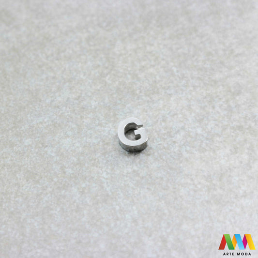 G slovo slova privjesak s jednom rupom privjesak od čelika privjesak čelik repromaterijal čelični ogrlice ogrlica narukvica narukvice nanožnica nehrđajući Slova izrađena od nehrđajućeg čelika 316L koja služe za izradu nakita poput narukvica ili ogrlica najčešće se koriste za nizanje na sajlu gumu flaks i ostale materijale