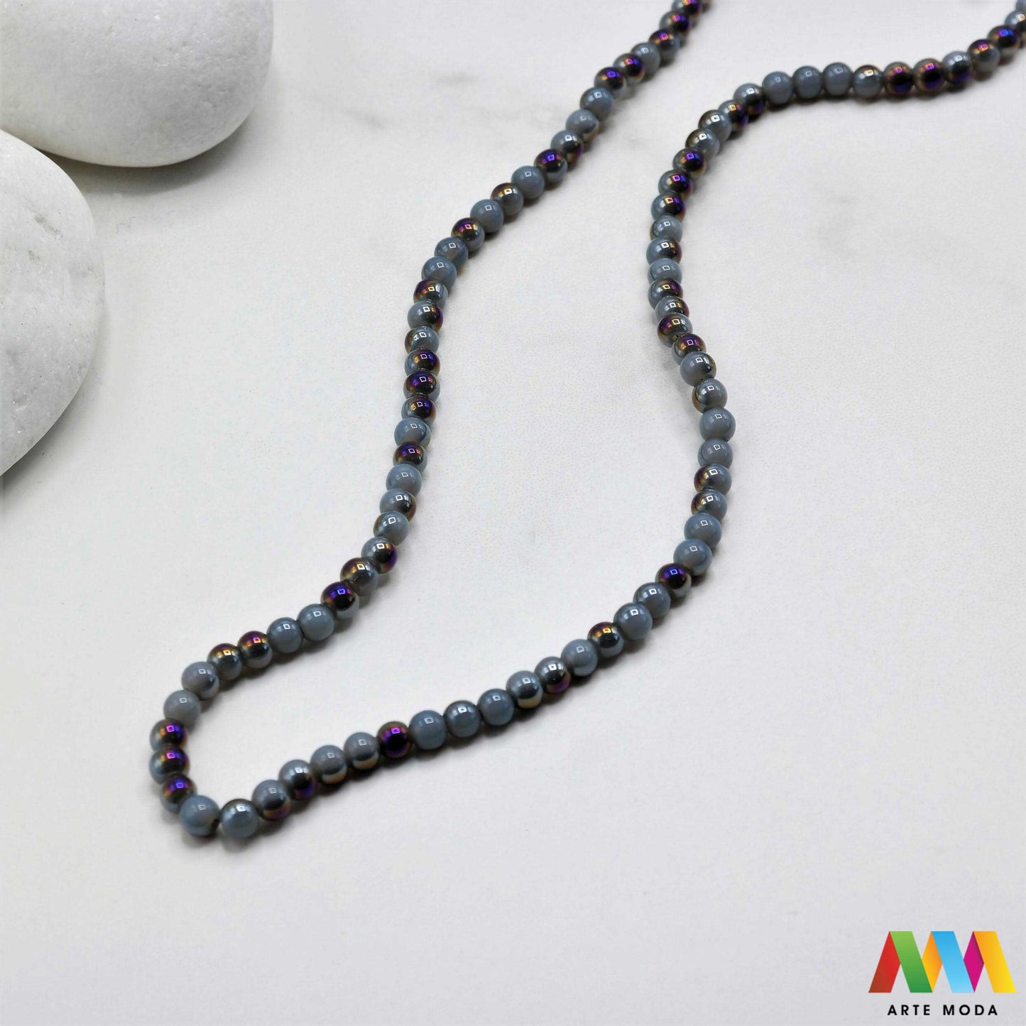 stakleni niz staklo perle zrna zrno staklena perla okrugle okrugla Staklene okrugle perle koje služe za nizanje i izradu nakita poput narukvica i ogrlica te torbica i ostalih modnih dodataka