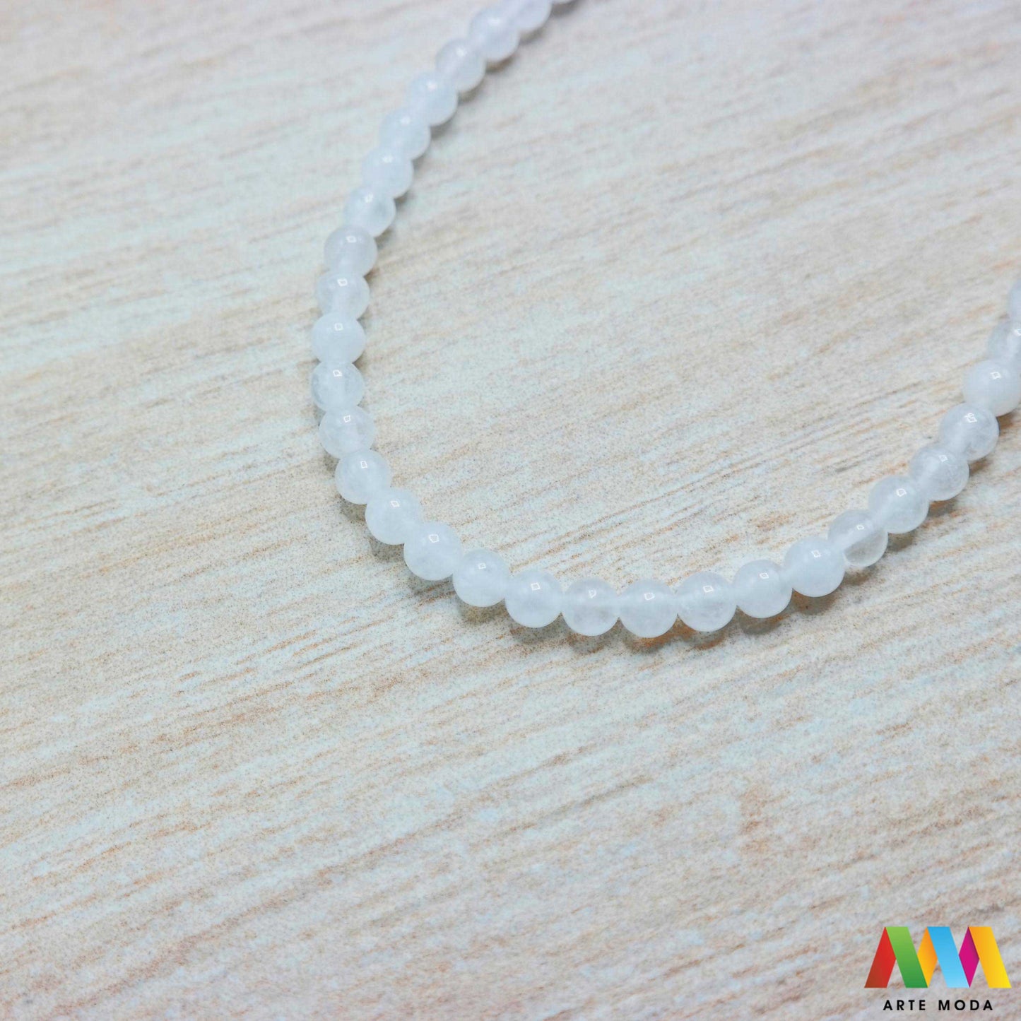 gorski kristal čisti kvarc kvarcni stjenoviti kremen poludrago kamenje repromaterijal poludragi kamen mineral perle nakit meditacija isceljenje čišćenje energije aura energetska pojačala prozirni čisti kristaloterapija Gorski kristal je kamen svih kamena Simbol čistoće svjetlosti moćne energije Smatra se univerzalnim iscjeliteljem jer pojačava energiju čisti čakre pretvara negativnost u pozitivu izradu nakita meditaciju čišćenje prostora Birajte perle različitih dimenzija i oblika arte moda repromaterijal