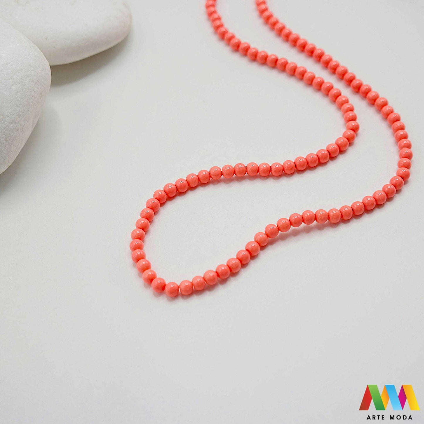 stakleni niz staklo perle zrna zrno staklena perla okrugle okrugla Staklene okrugle perle koje služe za nizanje i izradu nakita poput narukvica i ogrlica te torbica i ostalih modnih dodataka