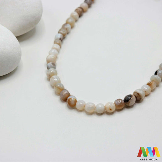 poludragi kamen ahat kristal kalcedon polu dragi poludrago kamenje dragulj mineral kvarc Ahat je jedan od najrasprostranjenijih kristala na planeti Ahat spada u grupu kalcedona izrazito je dekorativan te se od njega izrađuje lijepi nakit i ukrasni predmeti U Hrvatskoj je poznati Lepoglavski Ahat s brda Gaveznica