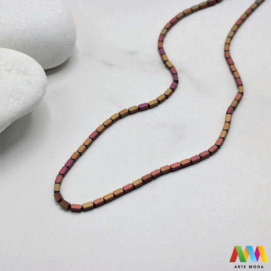 hematit krvavi kamen poludragi mineral metalni sjaj kvarc zrcalo kristal prirodni metalik meditacija zaštita repromaterijal Hematit (ili krvavi kamen) je prirodni mineral smeđe sive ili crne boje karakteriziran prisustvom hladnog metalnog sjaja Vjeruje se da pomaže u jačanju volje samopouzdanja i povezanosti s majkom zemljom Nakit izrađen od njega fascinira svojim tajanstvenim zrcalnim sjajem