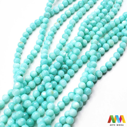 sedef školjka mekušac biser puž glavonožac kalcijev karbonat hitin poludrago kamenje repromaterijal poludragi kamen mineral Sedef je lako prepoznatljiva glatka tvar duginih boja koja tvori unutarnji sloj školjke određenih vrsta mekušaca i prekriva vanjski sloj bisera Sastoji se od kalcijevog karbonata kojeg izlučuju neki morski i slatkovodni mekušci te ga ova struktura čini otpornim na oštećenja dajući joj prepoznatljivi i jedinstveni sedefasti sjaj arte moda repromaterijal