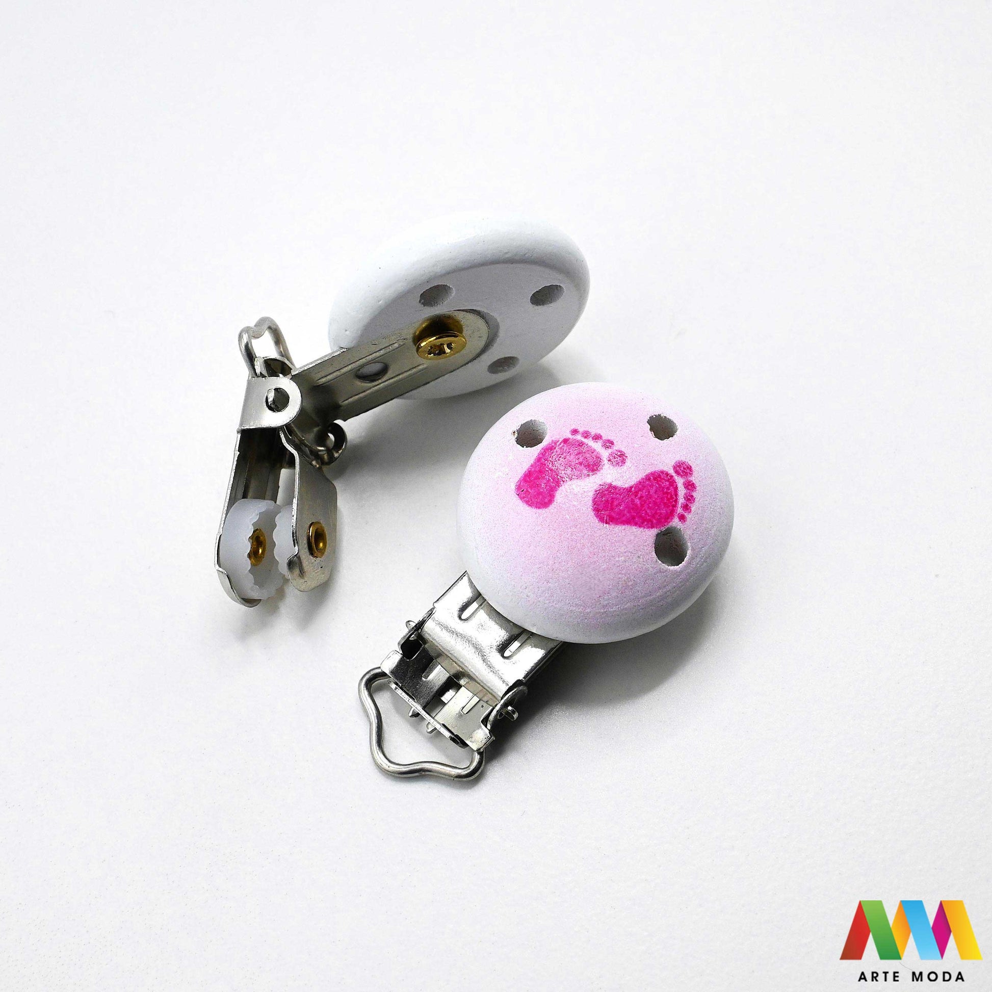 metalne kopče drvene za dude pribor bebe djeca personalizirane repromaterijal duda beba drveni element Stopala Savršen izbor za izradu sigurnih i jedinstvenih duda za vaše najmlađe Kombinacija izdržljivog metala i toplog drveta daje ovim kopčama elegantan izgled i čini ih idealnim za personalizaciju Naše kopče su sigurne za djecu bez oštrih rubova i izrađene od kvalitetnih materijala