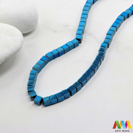 hematit krvavi kamen poludragi mineral metalni sjaj kvarc zrcalo kristal prirodni metalik meditacija zaštita repromaterijal Hematit (ili krvavi kamen) je prirodni mineral smeđe sive ili crne boje karakteriziran prisustvom hladnog metalnog sjaja Vjeruje se da pomaže u jačanju volje samopouzdanja i povezanosti s majkom zemljom Nakit izrađen od njega fascinira svojim tajanstvenim zrcalnim sjajem