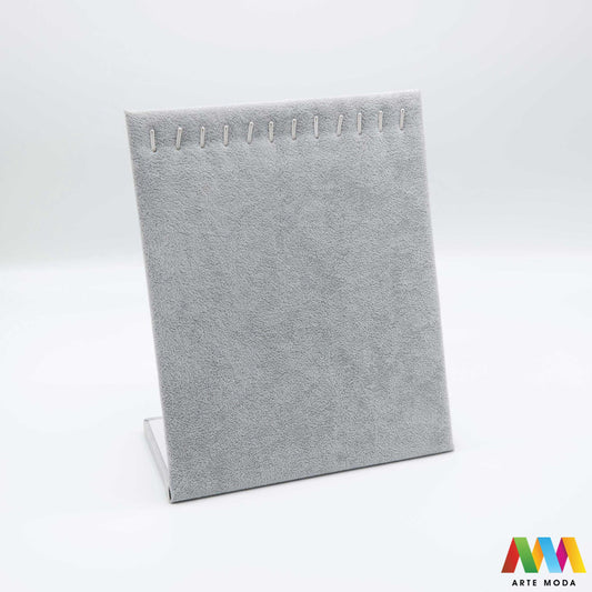 stalci za narukvice naušnica drveni skaj pamučna špaga plišani organizator držač izlaganje nakita oprema butik prezentacija elegantni luksuzni Predstavite svoje narukvice na najljepši način uz naše unikatne drvene stalke presvučene plišom skajem ili pamučnom špagom Svaki stalak pruža savršenu podlogu koja štiti nakit od ogrebotina istovremeno nudeći raznolikost tekstura i stilova – od nježne elegancije pliša preko moderne profinjenosti skaja do rustikalnog šarma pamučne špage arte moda repromaterijal