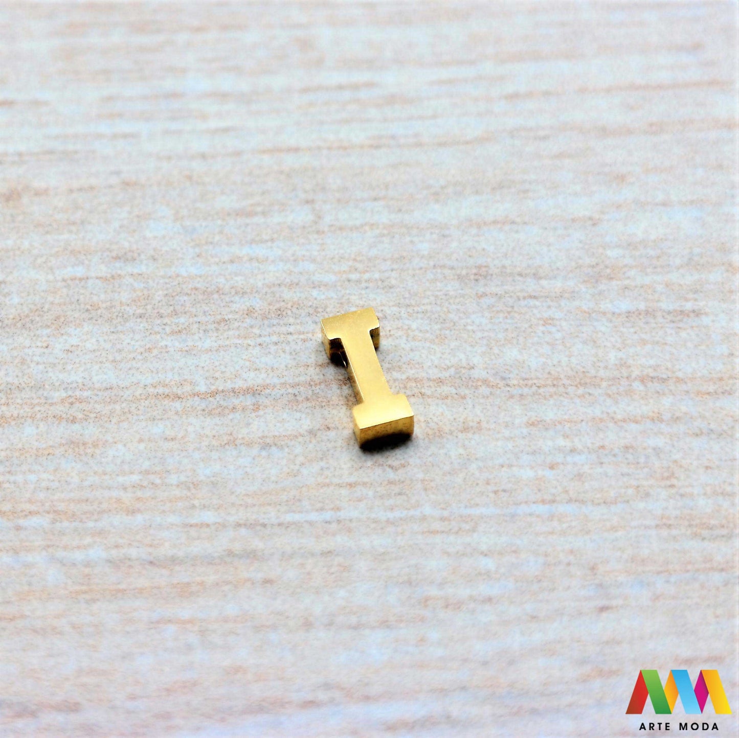 A slovo slova privjesak s jednom rupom privjesak od čelika privjesak čelik repromaterijal čelični ogrlice ogrlica narukvica narukvice nanožnica nehrđajući slova izrađena od nehrđajućeg čelika 316L koja služe za izradu nakita poput narukvica ili ogrlica najčešće se koriste za nizanje na sajlu, gumu, flaks i ostale materijale