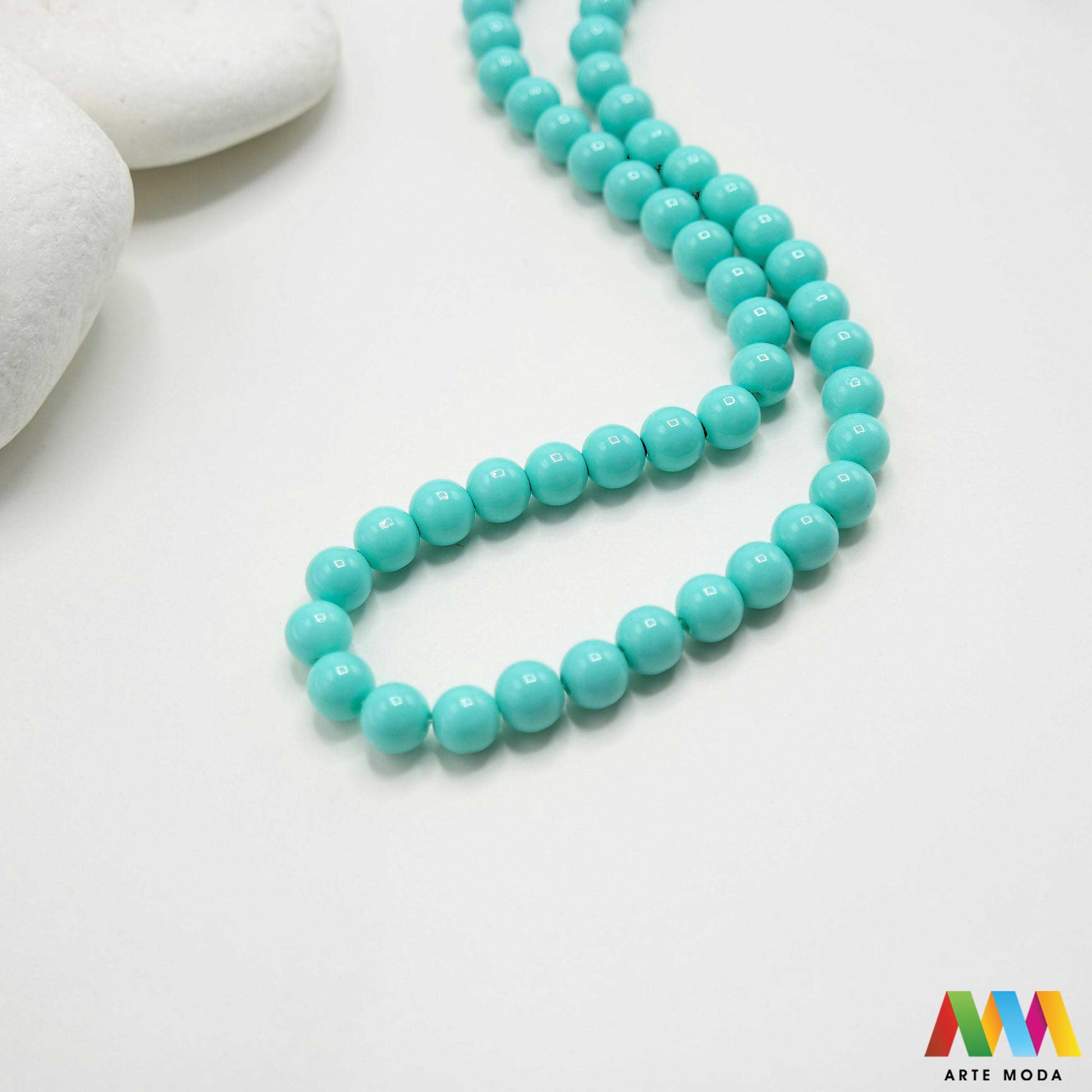 stakleni niz staklo perle zrna zrno staklena perla okrugle okrugla Staklene okrugle perle koje služe za nizanje i izradu nakita poput narukvica i ogrlica te torbica i ostalih modnih dodataka