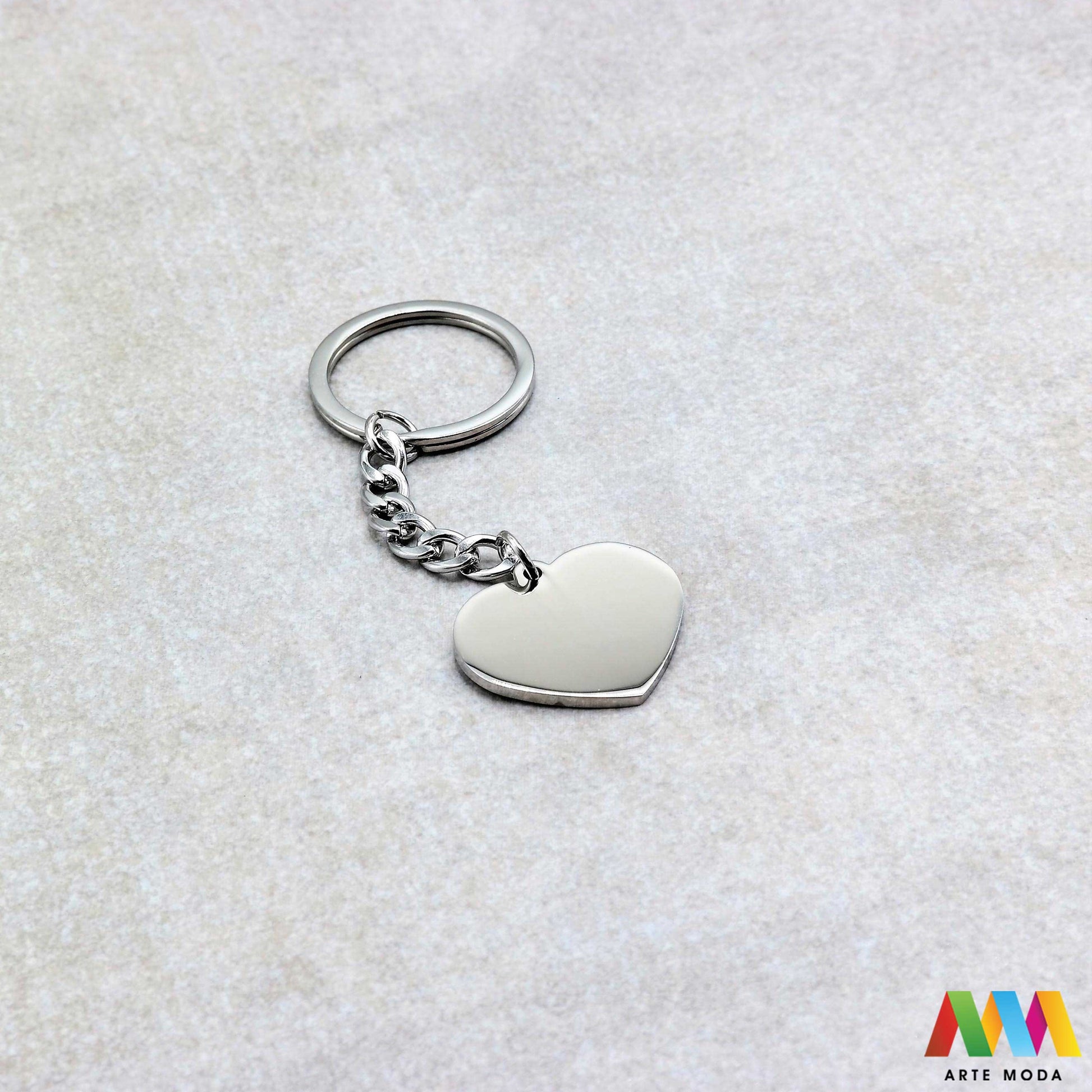 privjesci nehrđajući čelik graviranje personalizacija pokloni suveniri prazni metalni uradi sam za ključeve lasersko personalizirani izrada privjesaka ključ Malo Srce Stvorite uspomene koje traju Naši privjesci za ključeve od čelika su savršeni za graviranje lasersko/ručno Nehrđajući čelik garantira da neće hrđati niti tamnjeti Idealna baza za personalizirane poklone suvenire ili promotivne artikle Odaberite oblik i utisnite svoju posebnu poruku arte moda repromaterijal