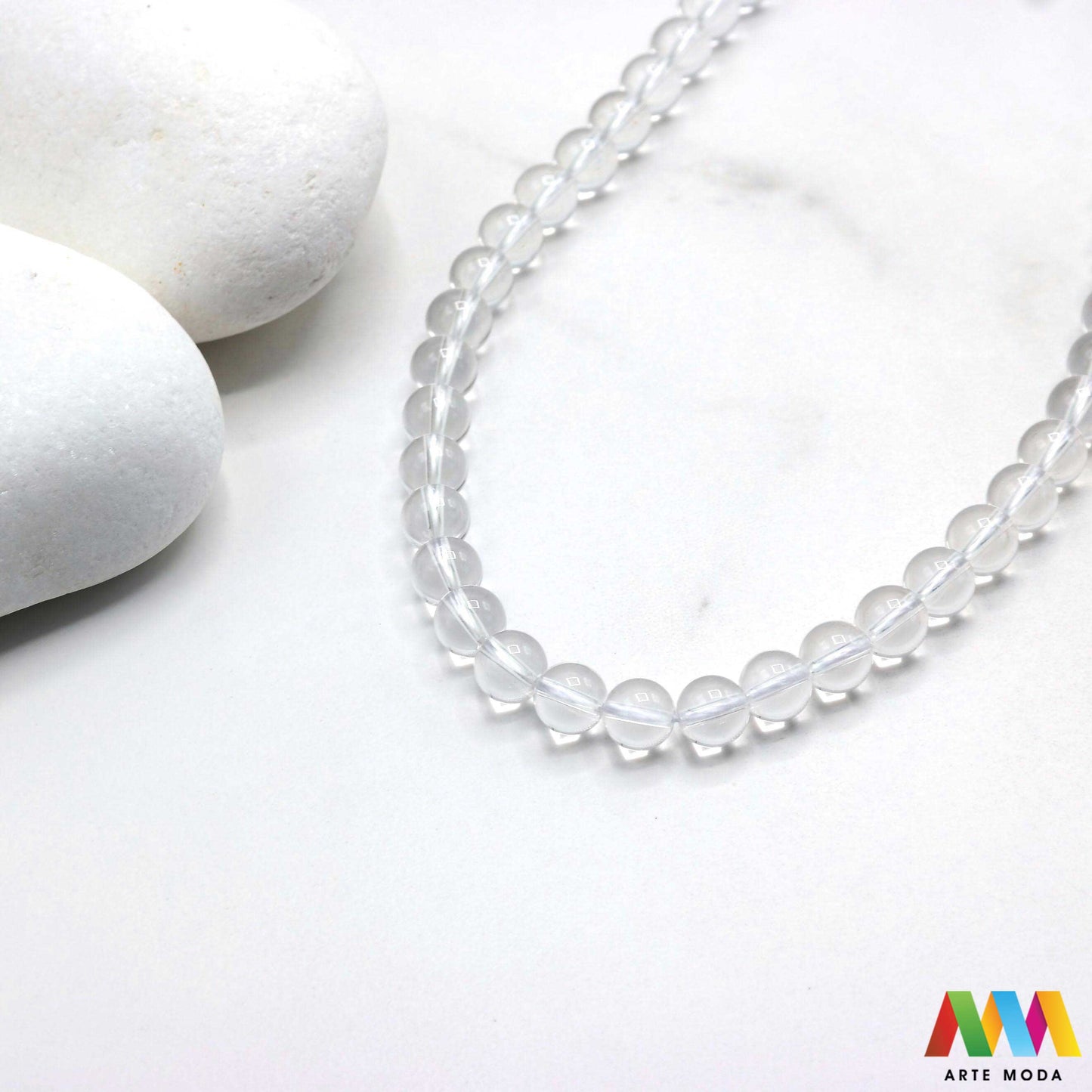 gorski kristal čisti kvarc kvarcni stjenoviti kremen poludrago kamenje repromaterijal poludragi kamen mineral perle nakit meditacija isceljenje čišćenje energije aura energetska pojačala prozirni čisti kristaloterapija Gorski kristal je kamen svih kamena Simbol čistoće svjetlosti moćne energije Smatra se univerzalnim iscjeliteljem jer pojačava energiju čisti čakre pretvara negativnost u pozitivu izradu nakita meditaciju čišćenje prostora Birajte perle različitih dimenzija i oblika arte moda repromaterijal