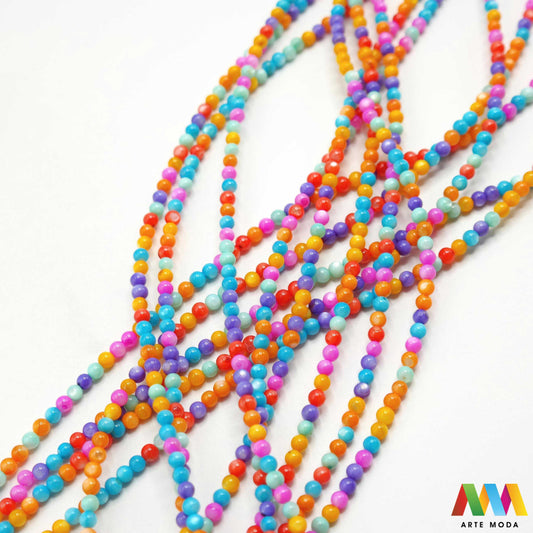 sedef školjka mekušac biser puž glavonožac kalcijev karbonat hitin poludrago kamenje repromaterijal poludragi kamen mineral Sedef je lako prepoznatljiva glatka tvar duginih boja koja tvori unutarnji sloj školjke određenih vrsta mekušaca i prekriva vanjski sloj bisera Sastoji se od kalcijevog karbonata kojeg izlučuju neki morski i slatkovodni mekušci te ga ova struktura čini otpornim na oštećenja dajući joj prepoznatljivi i jedinstveni sedefasti sjaj arte moda repromaterijal