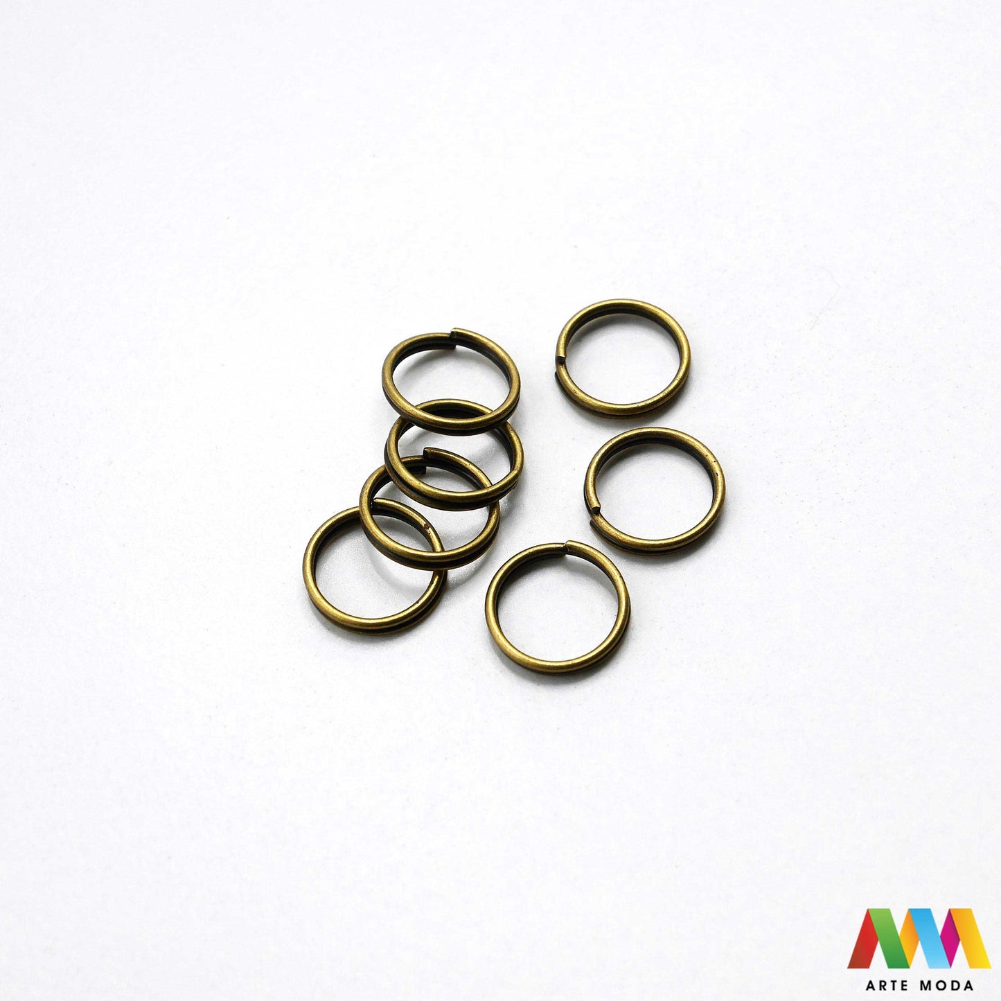 alkice spojnice karike jump rings spojni prstenovi metalni kolutovi DIY pribor repromaterijal srebrne zlatne izrada nakita spajanje perli metalne za nakit otvorene zatvorene izradu materijal prsten elementi narukvice ogrlice Osigurajte čvrstinu nakitu Metalne alkice su neizostavne spojnice spajanje kopči privjesaka lanaca Birajte između prstenova u raznim veličinama bojama bronca složenost vašeg uradi sam projekta kvalitetne alkice pružit profesionalan siguran završetak kreaciji arte moda repromaterijal