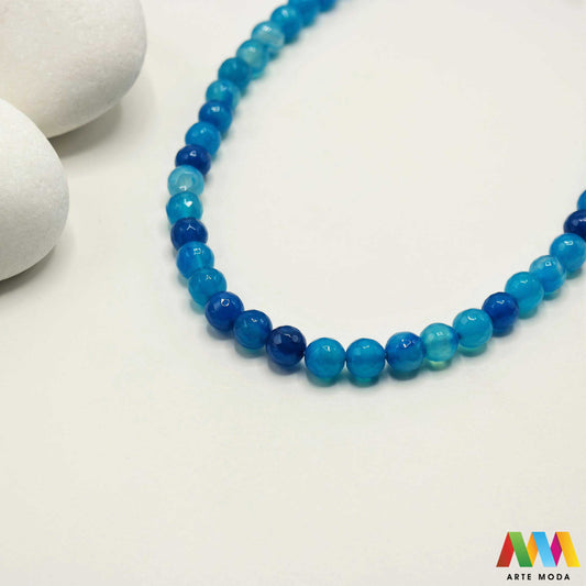 poludragi kamen ahat kristal kalcedon polu dragi poludrago kamenje dragulj mineral kvarc Ahat je jedan od najrasprostranjenijih kristala na planeti Ahat spada u grupu kalcedona izrazito je dekorativan te se od njega izrađuje lijepi nakit i ukrasni predmeti U Hrvatskoj je poznati Lepoglavski Ahat s brda Gaveznica