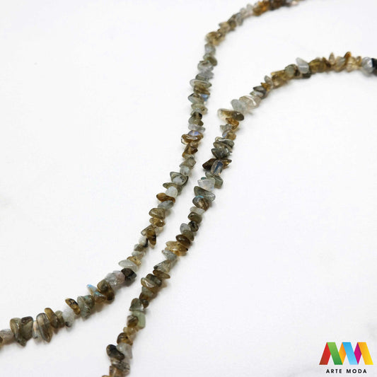 poludragi kamen čips kamenčići nakit diy ručni rad prirodni mineral kristal Labradorit Mali komadići prirodnog kamena različitih boja i tekstura idealni za izradu nakita dekoracija i umjetničkih projekata U našoj ponudi pronaći ćete široki izbor čipsa od popularnih poludragih kamenja poput ahata tirkiza ametista i mnogih drugih