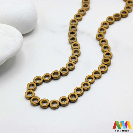 hematit krvavi kamen poludragi mineral metalni sjaj kvarc zrcalo kristal prirodni metalik meditacija zaštita repromaterijal Hematit (ili krvavi kamen) je prirodni mineral smeđe sive ili crne boje karakteriziran prisustvom hladnog metalnog sjaja Vjeruje se da pomaže u jačanju volje samopouzdanja i povezanosti s majkom zemljom Nakit izrađen od njega fascinira svojim tajanstvenim zrcalnim sjajem