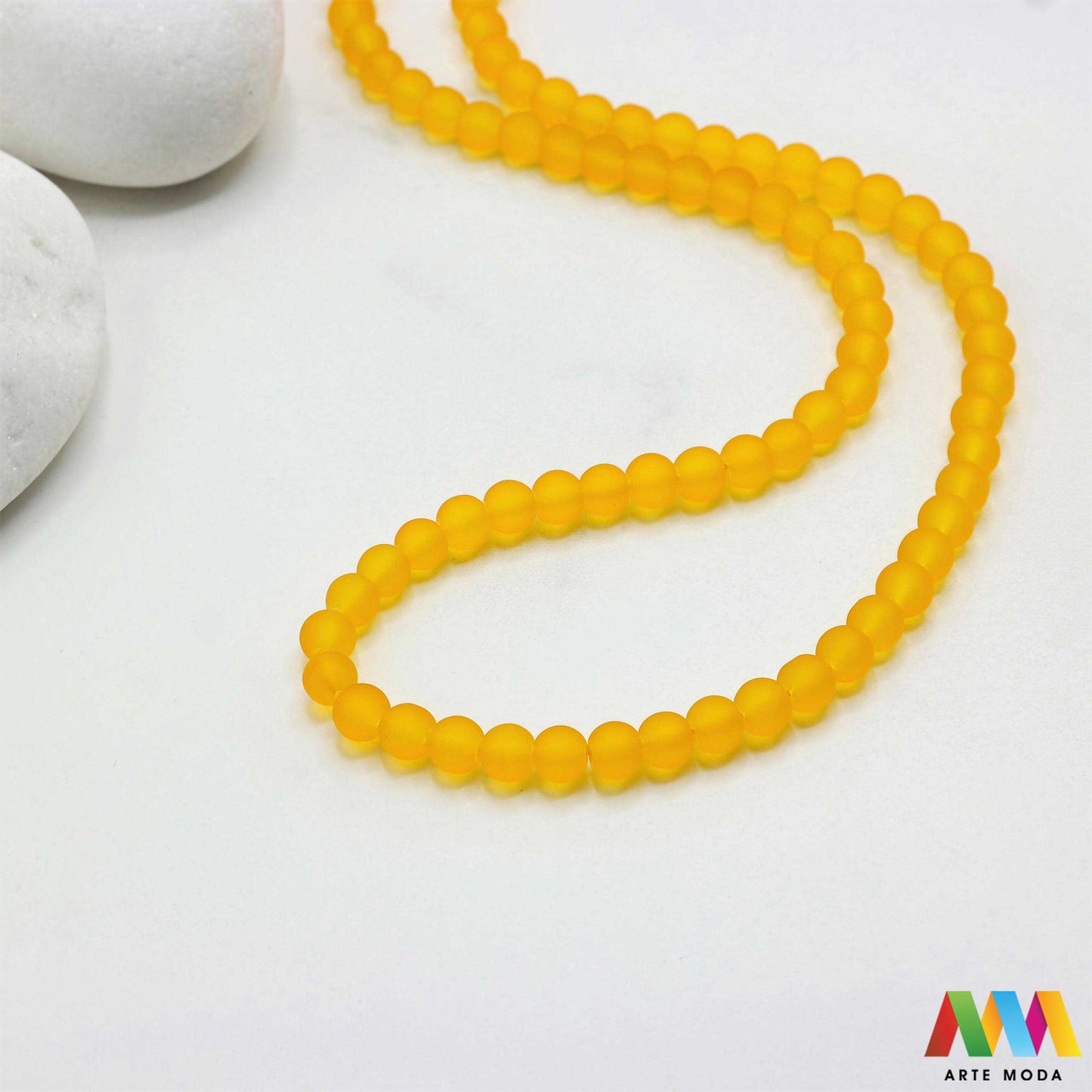 stakleni niz staklo perle zrna zrno staklena perla okrugle okrugla Staklene okrugle perle koje služe za nizanje i izradu nakita poput narukvica i ogrlica te torbica i ostalih modnih dodataka