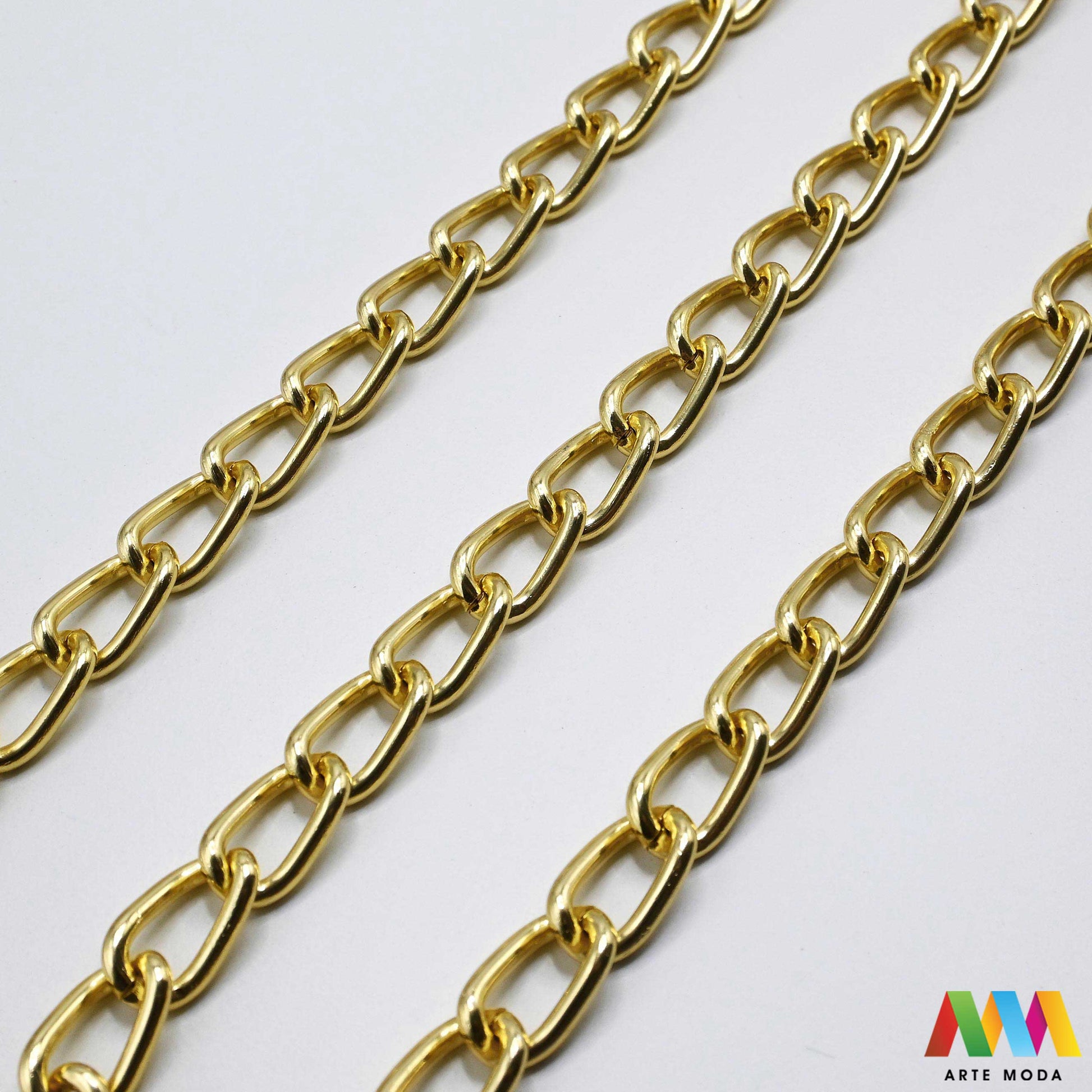 aluminijski lanac torbe ruksak nakit lagani izrada aluminij DIY materijal remen ogrlice narukvice karike ručke pribor komponente ukrasni repromaterijal Želite lagan i trendi materijal Aluminijski lanci savršeni su za vaše projekte Idealni su za izradu laganih remena za torbe ili statement nakita ogrlice narukvice Lakši su od klasičnih metala ne opterećuju i dolaze u raznim bojama i debljinama Lako ih je rezati i oblikovati laganu eleganciju za svoj uradi sam nakit i modne dodatke arte moda repromaterijal