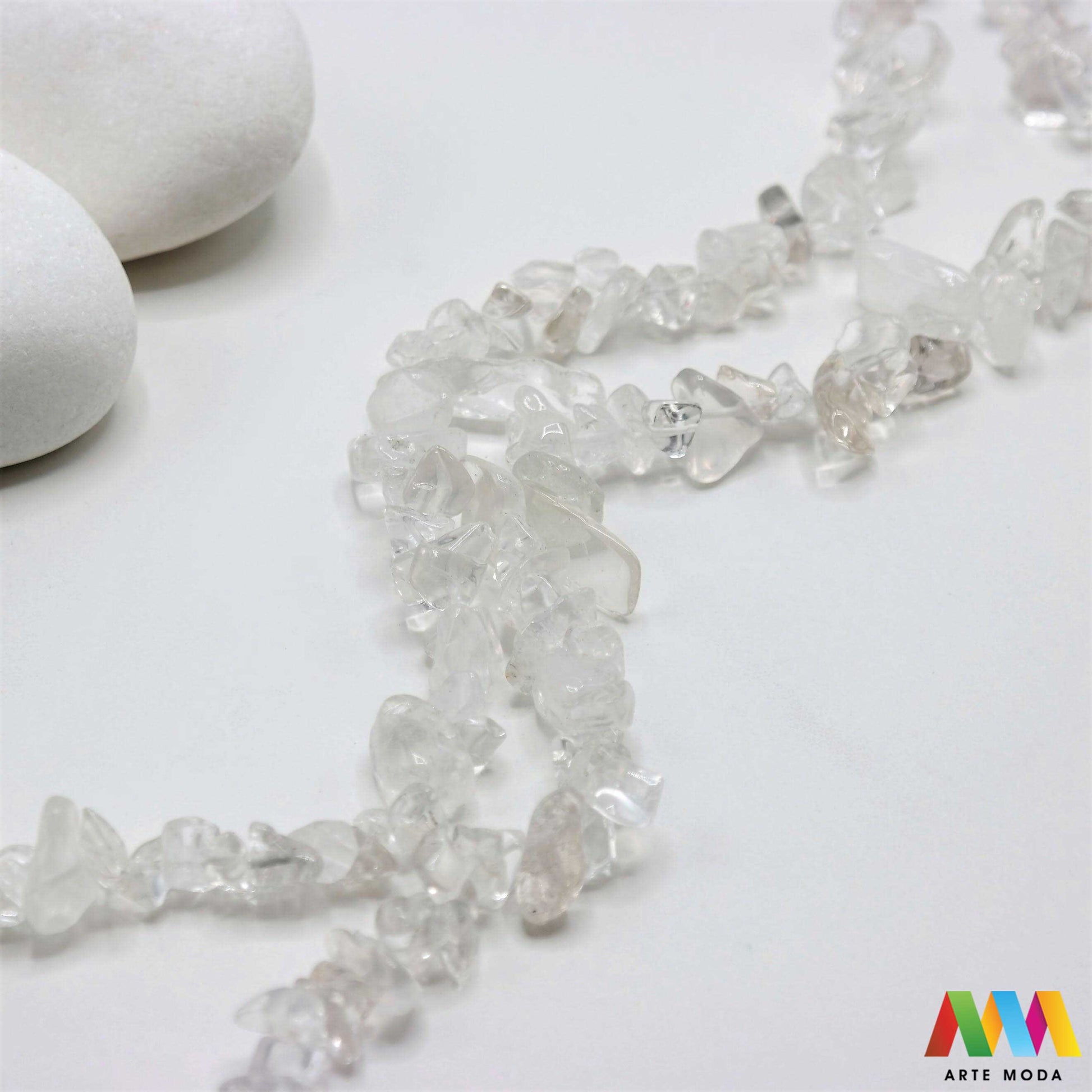 poludragi kamen čips kamenčići nakit diy ručni rad prirodni mineral kristal Gorski kristal Mali komadići prirodnog kamena različitih boja i tekstura idealni za izradu nakita dekoracija i umjetničkih projekata U našoj ponudi pronaći ćete široki izbor čipsa od popularnih poludragih kamenja poput ahata tirkiza ametista i mnogih drugih