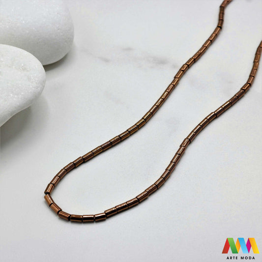 hematit krvavi kamen poludragi mineral metalni sjaj kvarc zrcalo kristal prirodni metalik meditacija zaštita repromaterijal Hematit (ili krvavi kamen) je prirodni mineral smeđe sive ili crne boje karakteriziran prisustvom hladnog metalnog sjaja Vjeruje se da pomaže u jačanju volje samopouzdanja i povezanosti s majkom zemljom Nakit izrađen od njega fascinira svojim tajanstvenim zrcalnim sjajem