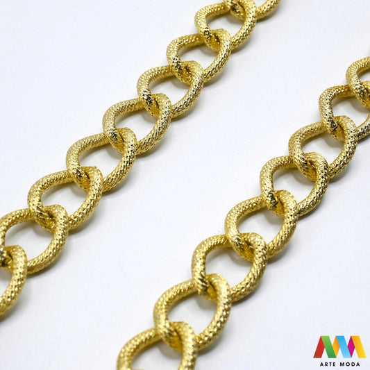 aluminijski lanac torbe ruksak nakit lagani izrada aluminij DIY materijal remen ogrlice narukvice karike ručke pribor komponente ukrasni repromaterijal Želite lagan i trendi materijal Aluminijski lanci savršeni su za vaše projekte Idealni su za izradu laganih remena za torbe ili statement nakita ogrlice narukvice Lakši su od klasičnih metala ne opterećuju i dolaze u raznim bojama i debljinama Lako ih je rezati i oblikovati laganu eleganciju za svoj uradi sam nakit i modne dodatke arte moda repromaterijal