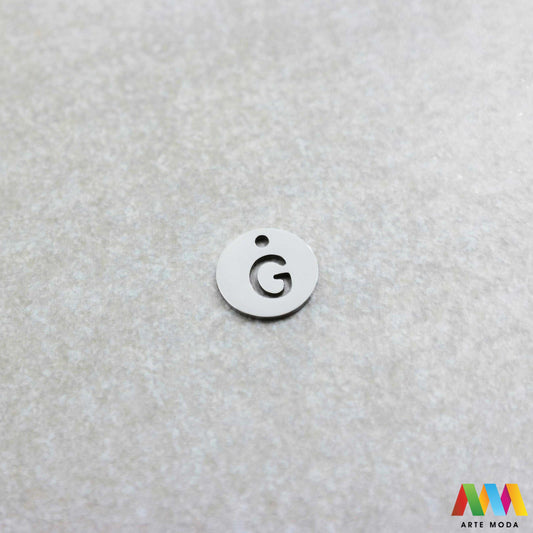 G slovo slova privjesak s jednom rupom privjesak od čelika privjesak čelik repromaterijal čelični ogrlice ogrlica narukvica narukvice nanožnica nehrđajući Slova izrađena od nehrđajućeg čelika 316L koja služe za izradu nakita poput narukvica ili ogrlica najčešće se koriste za nizanje na sajlu gumu flaks i ostale materijale