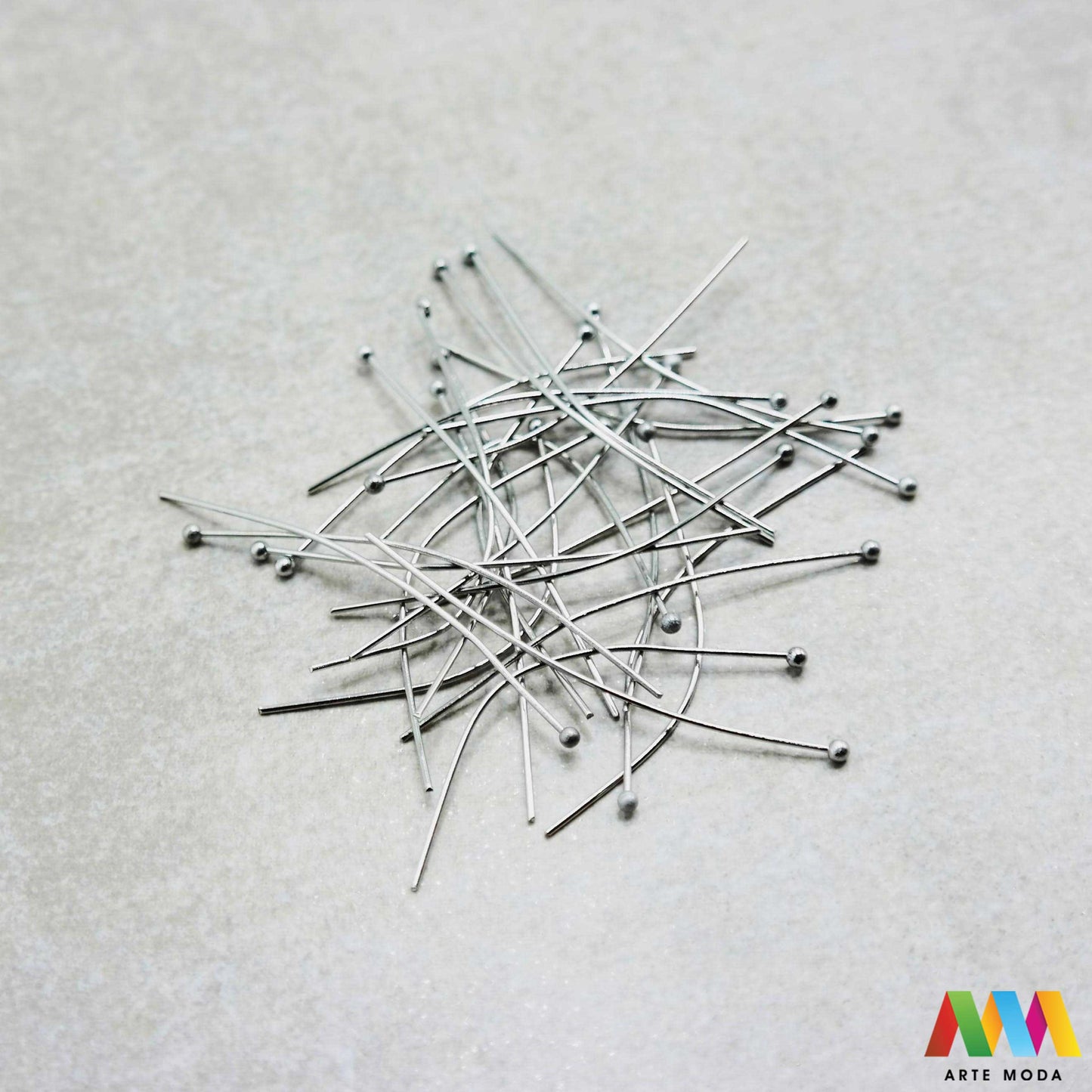 čavlići za viseće privjeske perle čavao naušnice narukvica ogrlica čelik repromaterijal čelični nehrđajući viseći privjesak kuka kuglica izrada pribor nakit inox spojni elementi baza element za stvaranje unikatnih visećih privjesaka i ukrasa čavlići od visokokvalitetnog nehrđajućeg čelika izradu naušnica ogrlica narukvica i krunica jednostavno nanižete perle i stvorite privlačne dugotrajne viseće elemente Otporni na koroziju i hipoalergeni idealni su za sve vaše kreativne projekte arte moda repromaterijal