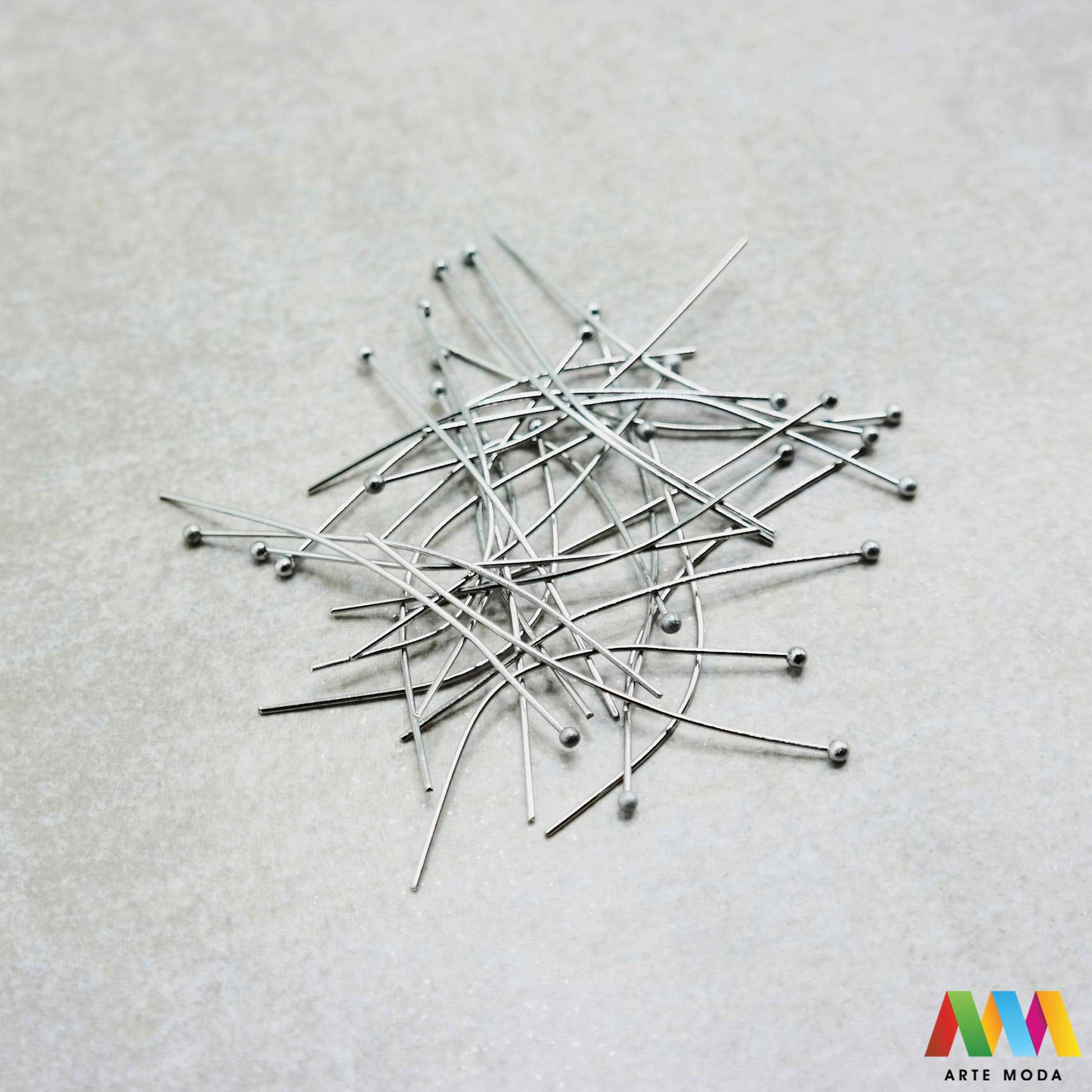 čavlići za viseće privjeske perle čavao naušnice narukvica ogrlica čelik repromaterijal čelični nehrđajući viseći privjesak kuka kuglica izrada pribor nakit inox spojni elementi baza element za stvaranje unikatnih visećih privjesaka i ukrasa čavlići od visokokvalitetnog nehrđajućeg čelika izradu naušnica ogrlica narukvica i krunica jednostavno nanižete perle i stvorite privlačne dugotrajne viseće elemente Otporni na koroziju i hipoalergeni idealni su za sve vaše kreativne projekte arte moda repromaterijal