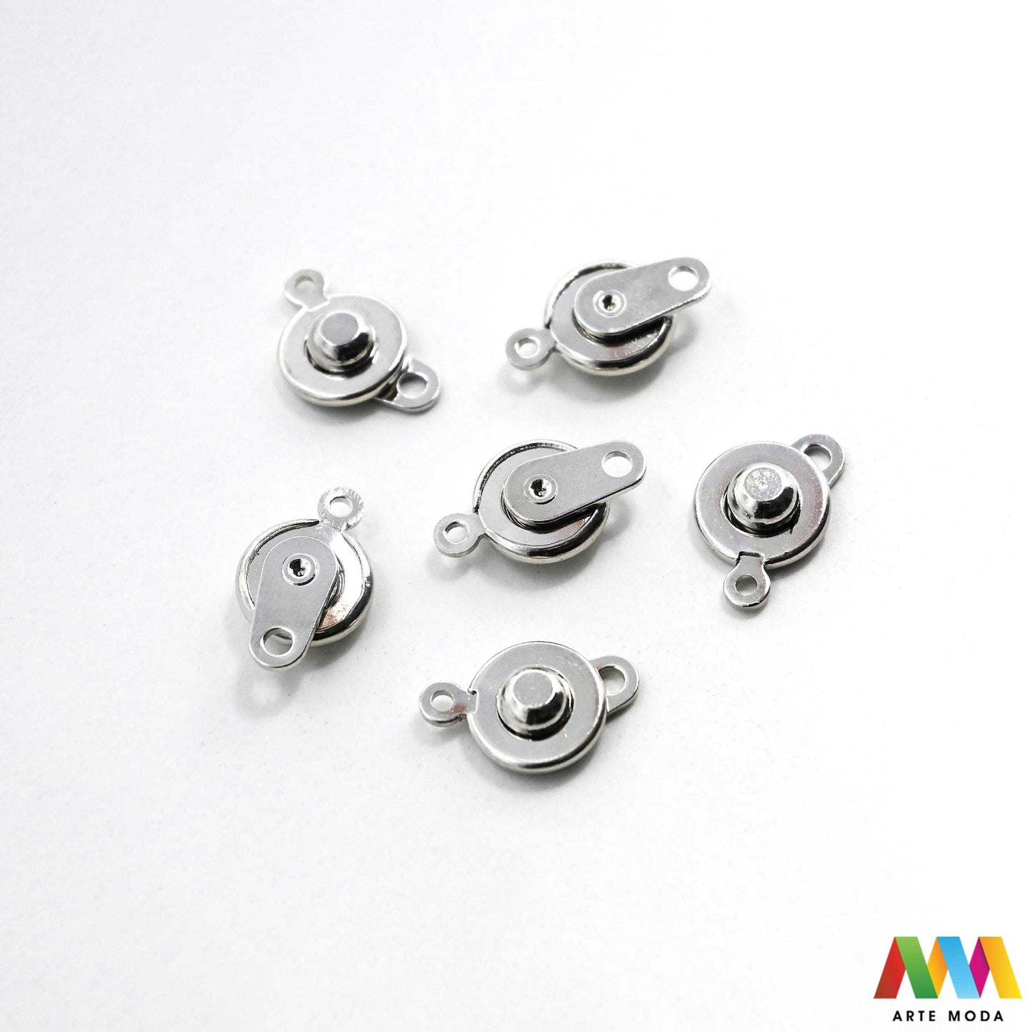 kopče metalne karabiner togl magnet kukice narukvice ogrlice zatvarači nakit DIY metalni pribor spajanje nakita srebrne zlatne karabin magnetne završne kopča narukvica ogrlica Osigurajte svoj nakit Metalne kopče su esencijalne za sigurno završavanje ogrlica i narukvica Birajte između karabin kopči pouzdanost magnetnih kopči lakoća i togl kopči stil Kvalitetni zatvarači u raznim bojama temelj svakog uradi sam nakit projekta arte moda repromaterijal