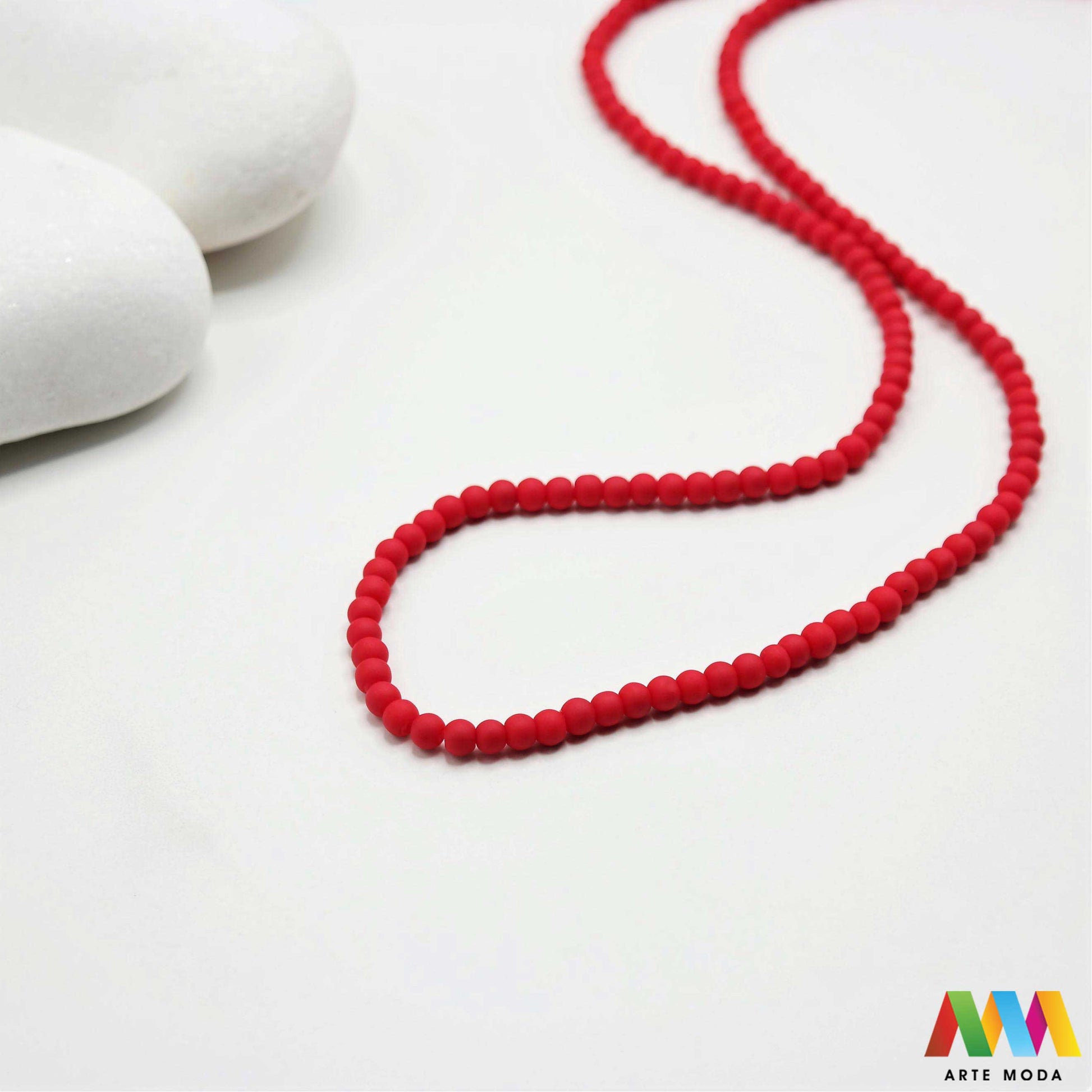 stakleni niz staklo perle zrna zrno staklena perla okrugle okrugla Staklene okrugle perle koje služe za nizanje i izradu nakita poput narukvica i ogrlica te torbica i ostalih modnih dodataka