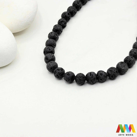 lava kamen vulkanska perle poludragi prirodni mat eterična ulja aromaterapija nakit izrada DIY repromaterijal mineral kristal narukvica ogrlica Tražite jedinstveni materijal za nakit Vulkanska lava je poludragi kamen s moćnom pričom Njegova porozna mat tekstura savršena je za izradu aromaterapijskog nakita jer sjajno upija i difuzira eterična ulja Lagan je simbolizira snagu i uzemljenje te je idealan za unisex i muške narukvice i ogrlice arte moda repromaterijal