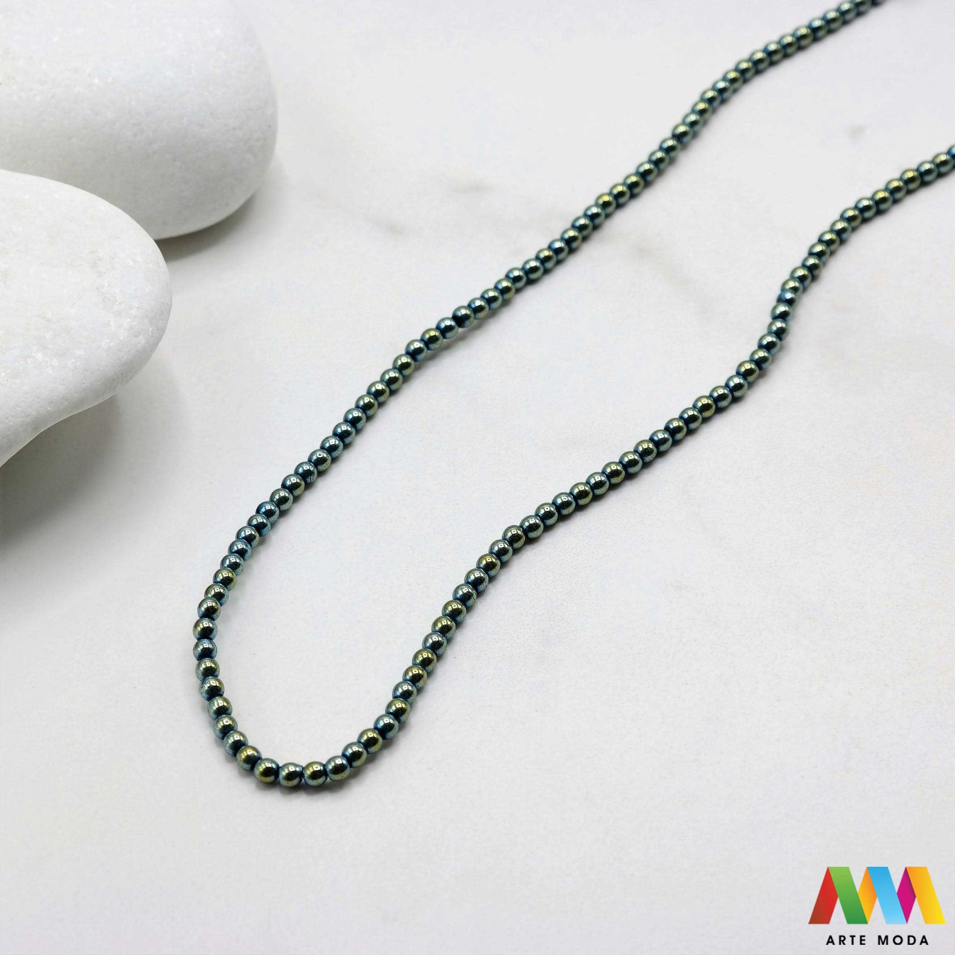 hematit krvavi kamen poludragi mineral metalni sjaj kvarc zrcalo kristal prirodni metalik meditacija zaštita repromaterijal Hematit (ili krvavi kamen) je prirodni mineral smeđe sive ili crne boje karakteriziran prisustvom hladnog metalnog sjaja Vjeruje se da pomaže u jačanju volje samopouzdanja i povezanosti s majkom zemljom Nakit izrađen od njega fascinira svojim tajanstvenim zrcalnim sjajem