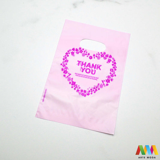 plastične poklon vrećice vrećica ambalaža pakiranje s ručkom poklone male srednje velike pvc pp polietilen Ukrasne poklon vrećice u raznim bojama i veličinama izrađene od plastike prikladne su za pakiranje svih vrsta poklona te se mogu koristi kao ambalaža za nakit poput narukvica ili ogrlica