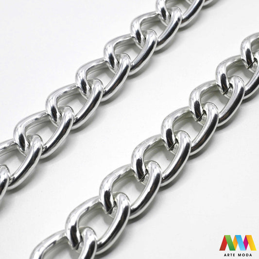 aluminijski lanac torbe ruksak nakit lagani izrada aluminij DIY materijal remen ogrlice narukvice karike ručke pribor komponente ukrasni repromaterijal Želite lagan i trendi materijal Aluminijski lanci savršeni su za vaše projekte Idealni su za izradu laganih remena za torbe ili statement nakita ogrlice narukvice Lakši su od klasičnih metala ne opterećuju i dolaze u raznim bojama i debljinama Lako ih je rezati i oblikovati laganu eleganciju za svoj uradi sam nakit i modne dodatke arte moda repromaterijal