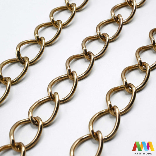 aluminijski lanac torbe ruksak nakit lagani izrada aluminij DIY materijal remen ogrlice narukvice karike ručke pribor komponente ukrasni repromaterijal Želite lagan i trendi materijal Aluminijski lanci savršeni su za vaše projekte Idealni su za izradu laganih remena za torbe ili statement nakita ogrlice narukvice Lakši su od klasičnih metala ne opterećuju i dolaze u raznim bojama i debljinama Lako ih je rezati i oblikovati laganu eleganciju za svoj uradi sam nakit i modne dodatke arte moda repromaterijal