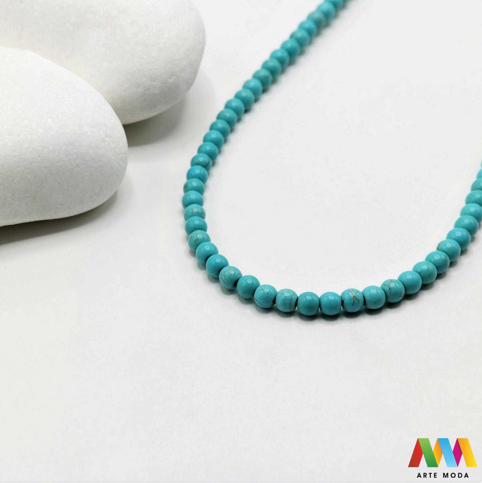 tirkiz poludragi kamen kristal mineral nakit prirodni meditacija zaštita sreća plava grlena čakra ljekovito kamenje energija kristala Simbol neba i mora ovaj prekrasni plavi poludragi kamen cijenjen je zbog svoje ljepote i metafizičkih svojstava Vjeruje se da pomaže u komunikaciji donosi sreću i štiti od negativne energije Savršen je za izradu nakita i meditaciju