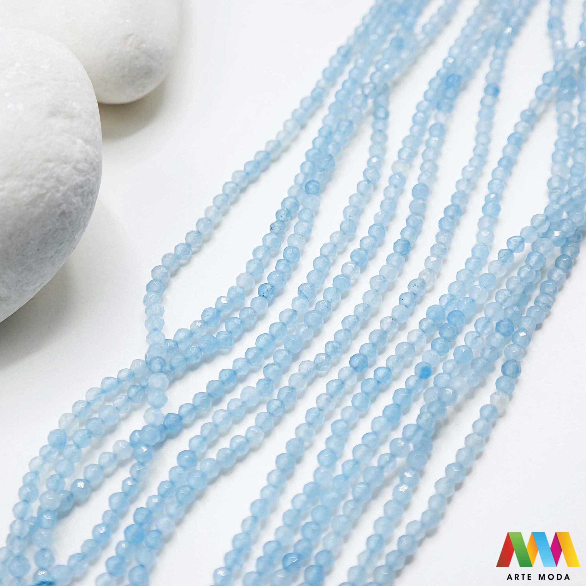 poludragi kamen ahat kristal kalcedon polu dragi poludrago kamenje dragulj mineral kvarc Ahat je jedan od najrasprostranjenijih kristala na planeti Ahat spada u grupu kalcedona izrazito je dekorativan te se od njega izrađuje lijepi nakit i ukrasni predmeti U Hrvatskoj je poznati Lepoglavski Ahat s brda Gaveznica