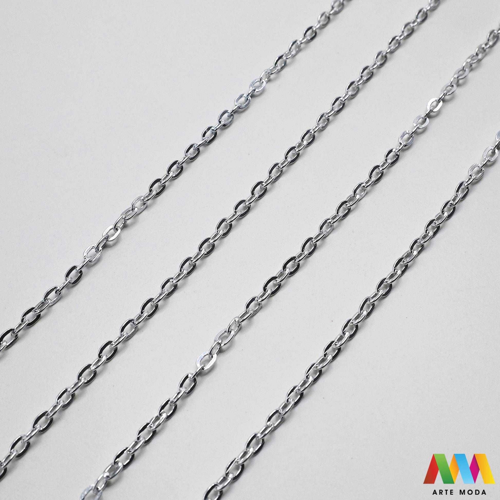 aluminijski lanac torbe ruksak nakit lagani izrada aluminij DIY materijal remen ogrlice narukvice karike ručke pribor komponente ukrasni repromaterijal Želite lagan i trendi materijal Aluminijski lanci savršeni su za vaše projekte Idealni su za izradu laganih remena za torbe ili statement nakita ogrlice narukvice Lakši su od klasičnih metala ne opterećuju i dolaze u raznim bojama i debljinama Lako ih je rezati i oblikovati laganu eleganciju za svoj uradi sam nakit i modne dodatke arte moda repromaterijal