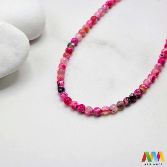 poludragi kamen ahat kristal kalcedon polu dragi poludrago kamenje dragulj mineral kvarc Ahat je jedan od najrasprostranjenijih kristala na planeti Ahat spada u grupu kalcedona izrazito je dekorativan te se od njega izrađuje lijepi nakit i ukrasni predmeti U Hrvatskoj je poznati Lepoglavski Ahat s brda Gaveznica