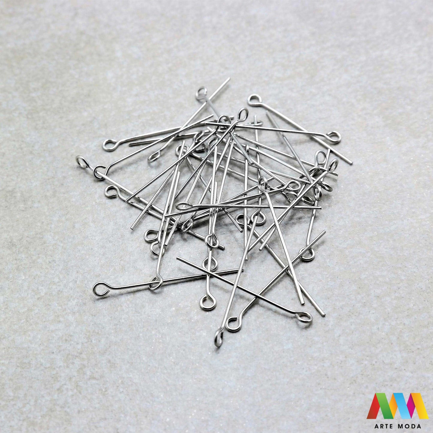 čavlići za viseće privjeske perle čavao naušnice narukvica ogrlica čelik repromaterijal čelični nehrđajući viseći privjesak kuka kuglica izrada pribor nakit inox spojni elementi baza element za stvaranje unikatnih visećih privjesaka i ukrasa čavlići od visokokvalitetnog nehrđajućeg čelika izradu naušnica ogrlica narukvica i krunica jednostavno nanižete perle i stvorite privlačne dugotrajne viseće elemente Otporni na koroziju i hipoalergeni idealni su za sve vaše kreativne projekte arte moda repromaterijal