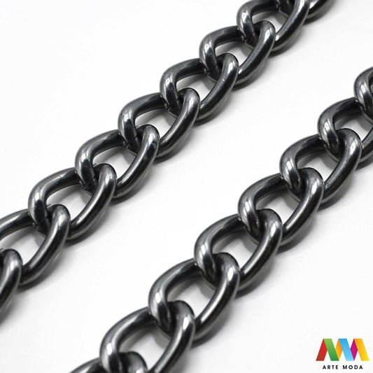 aluminijski lanac torbe ruksak nakit lagani izrada aluminij DIY materijal remen ogrlice narukvice karike ručke pribor komponente ukrasni repromaterijal Želite lagan i trendi materijal Aluminijski lanci savršeni su za vaše projekte Idealni su za izradu laganih remena za torbe ili statement nakita ogrlice narukvice Lakši su od klasičnih metala ne opterećuju i dolaze u raznim bojama i debljinama Lako ih je rezati i oblikovati laganu eleganciju za svoj uradi sam nakit i modne dodatke arte moda repromaterijal