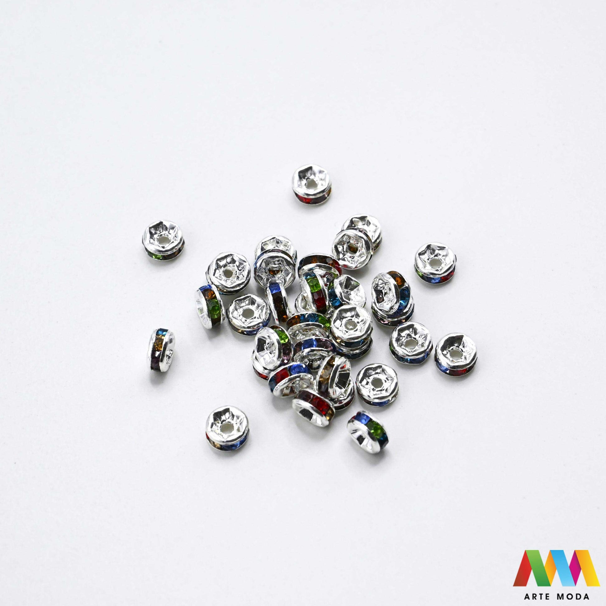 razdjelnik umetak spacer metalne izrada nakita DIY nakit distanceri metalni pribor separatori srebrne zlatne šajbice metalni za perle razmaknice komponente metal Mali ali ključni za profesionalan nakit Metalni umetci razdjelnici spacer perle služe za stvaranje razmaka i dodavanje sjaja perlama Sprječavaju trenje i ističu poludrago kamenje Neophodan element za izradu narukvica i ogrlica koje izgledaju bogatije i elegantnije arte moda repromaterijal