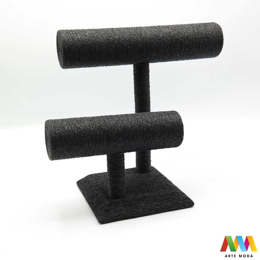 stalci za narukvice naušnica drveni skaj pamučna špaga plišani organizator držač izlaganje nakita oprema butik prezentacija elegantni luksuzni Predstavite svoje narukvice na najljepši način uz naše unikatne drvene stalke presvučene plišom skajem ili pamučnom špagom Svaki stalak pruža savršenu podlogu koja štiti nakit od ogrebotina istovremeno nudeći raznolikost tekstura i stilova – od nježne elegancije pliša preko moderne profinjenosti skaja do rustikalnog šarma pamučne špage arte moda repromaterijal