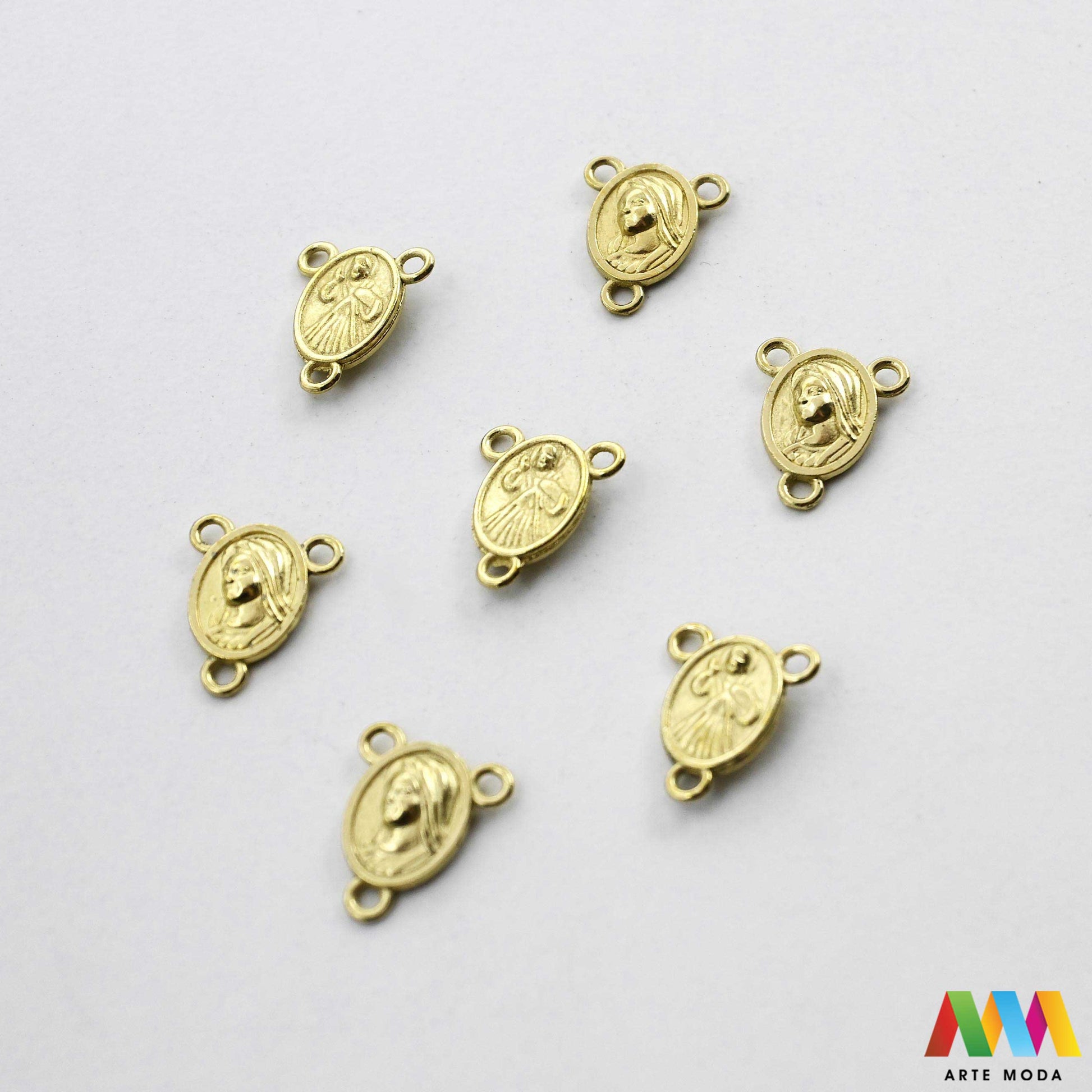 metalni razdjelnik konektor izrada krunice krunica metalni dijelovi krunicu repromaterijal sakralni nakit vjerski križić spojnica krunica perle pribor diy Gospa i Milosrdni Isus Neizostavan element za svaku krunicu Ovi kvalitetni metalni razdjelnici poznati i kao konektori služe za spajanje dijelova krunice i naglašavaju njezinu središnju točku Izrađeni od izdržljivog metala naši razdjelnici su savršen izbor za izradu vlastitih krunica bilo da koristite perle staklo ili kamenje arte moda repromaterijal