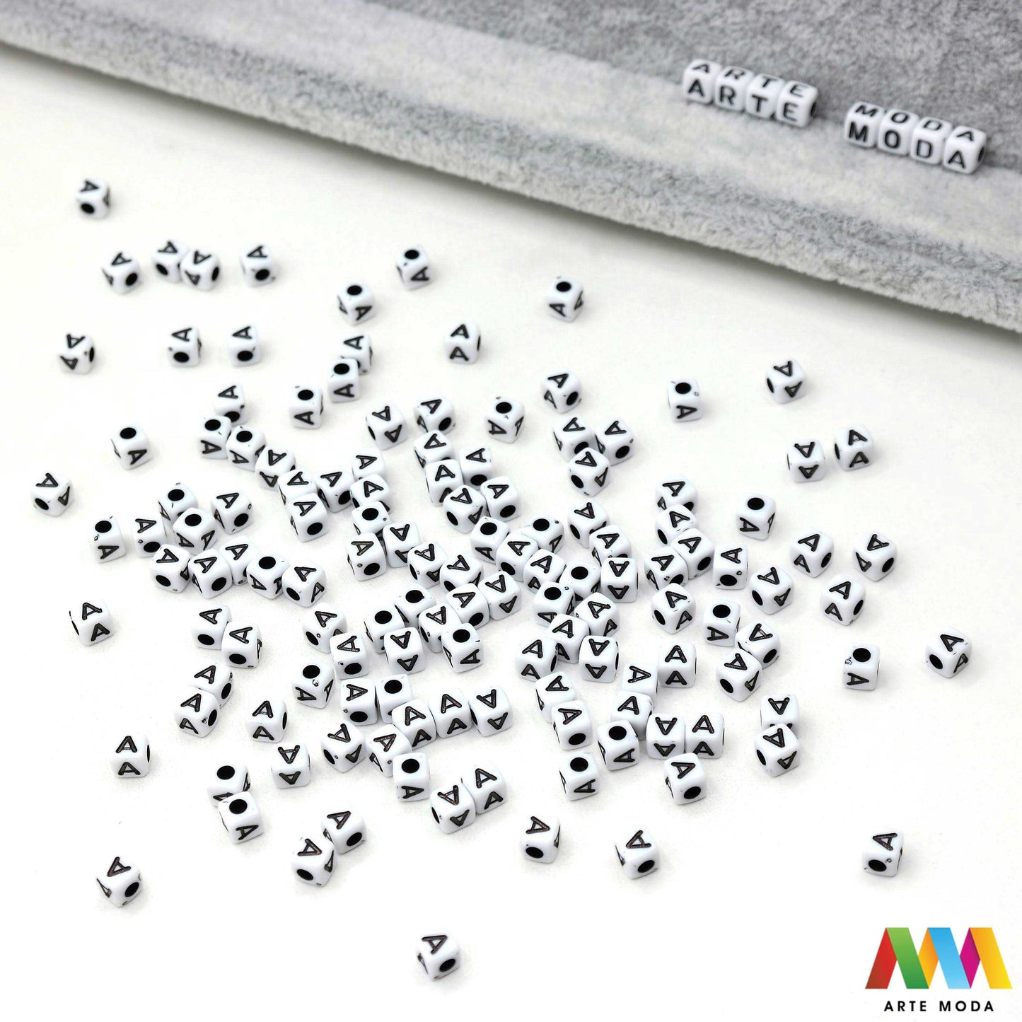 slova brojevi plastične nizanje imenom narukvice prijateljstva dječji nakit personalizirani kockaste perle okrugle abeceda DIY ručni rad izrada mix mješana Stvorite personalizirani nakit s našim plastičnim slovima i brojevima Perle u obliku kocki i krugova idealne su za izradu narukvica s imenom i porukama Lagane su šarene i savršene za dječji nakit i narukvice prijateljstva Lako nizanje za maksimalnu uradi sam zabavu arte moda repromaterijal