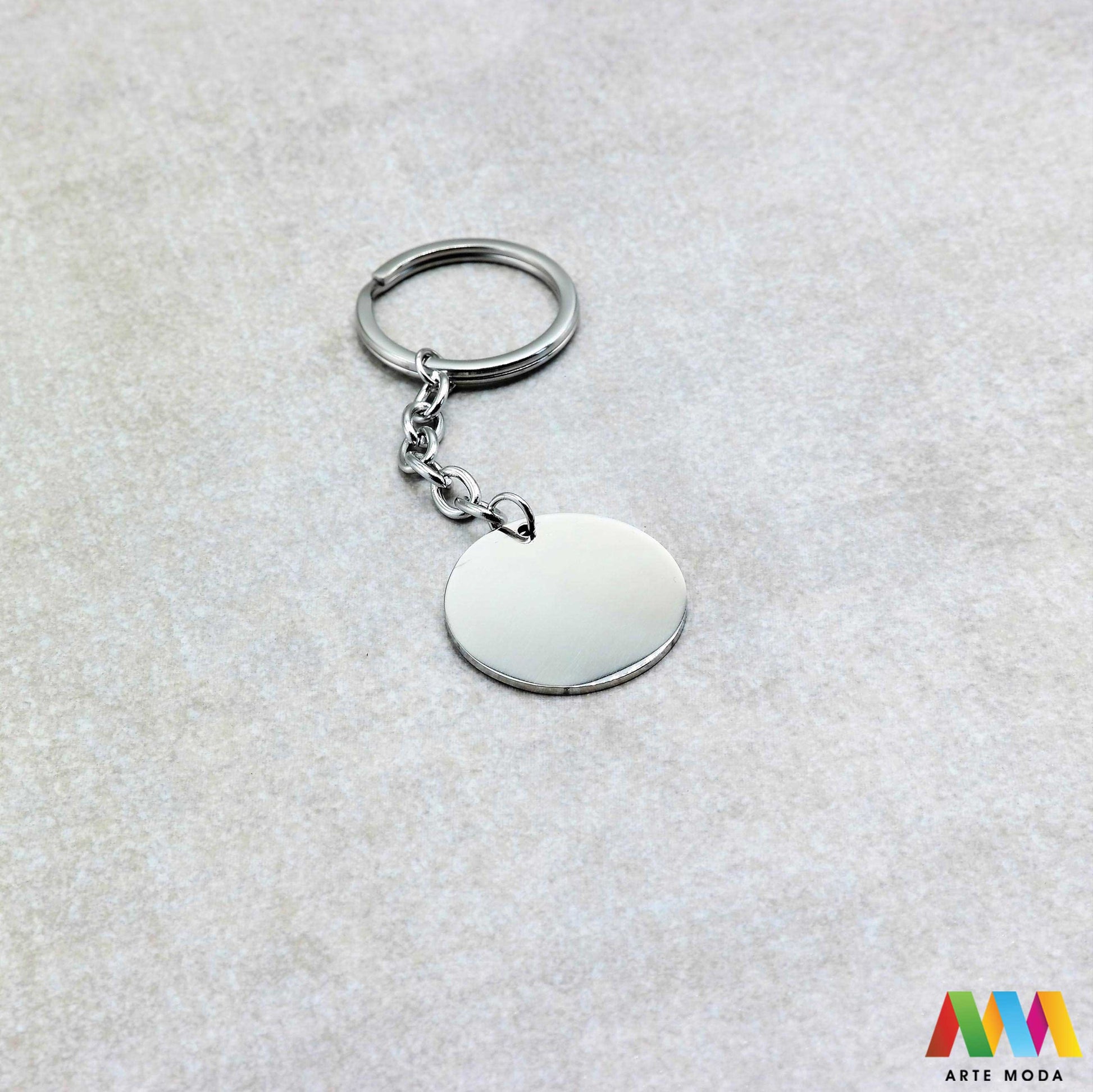 privjesci nehrđajući čelik graviranje personalizacija pokloni suveniri prazni metalni uradi sam za ključeve lasersko personalizirani izrada privjesaka ključ Srednji Okrugli Stvorite uspomene koje traju Naši privjesci za ključeve od čelika su savršeni za graviranje lasersko/ručno Nehrđajući čelik garantira da neće hrđati niti tamnjeti Idealna baza za personalizirane poklone suvenire ili promotivne artikle Odaberite oblik i utisnite svoju posebnu poruku arte moda repromaterijal