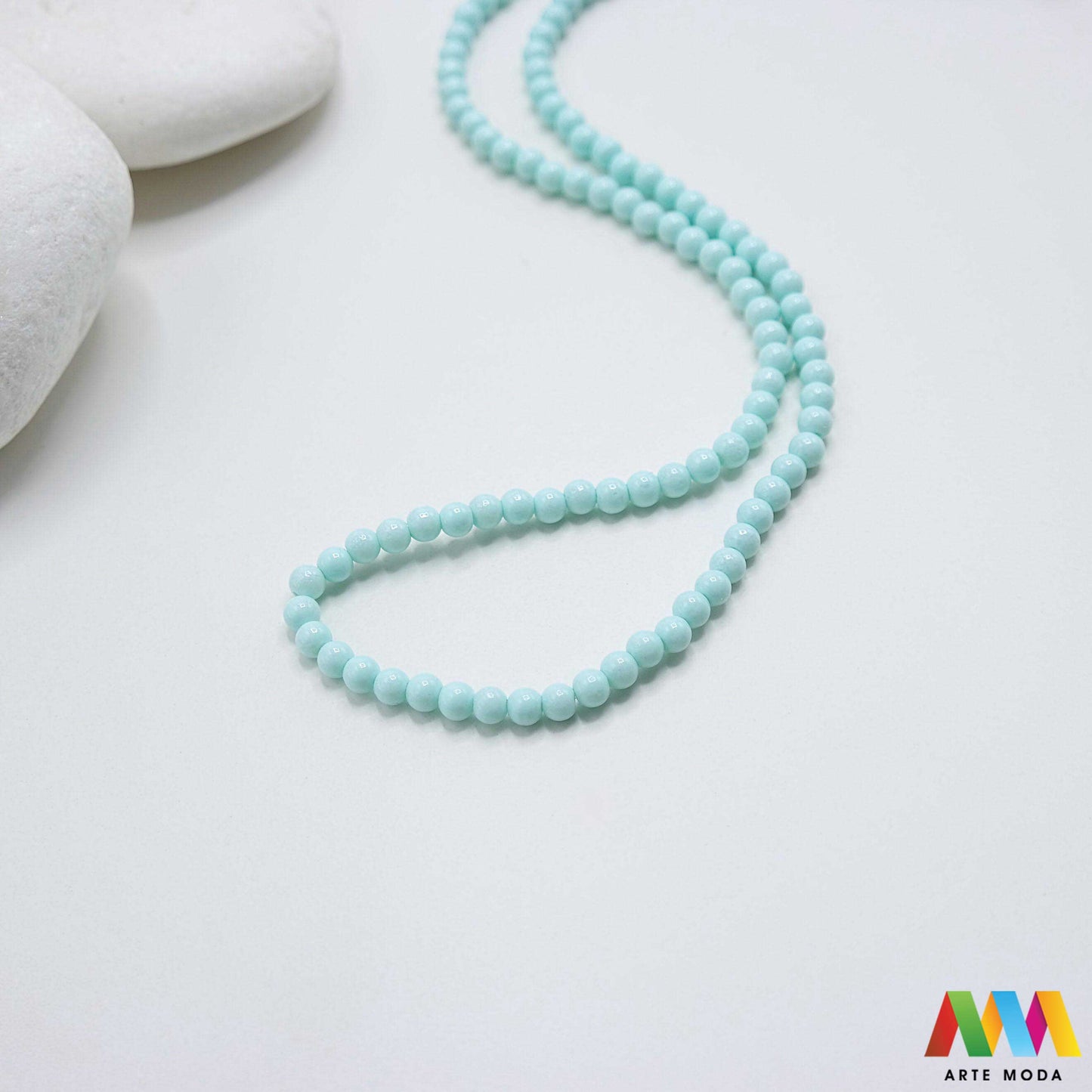 stakleni niz staklo perle zrna zrno staklena perla okrugle okrugla Staklene okrugle perle koje služe za nizanje i izradu nakita poput narukvica i ogrlica te torbica i ostalih modnih dodataka